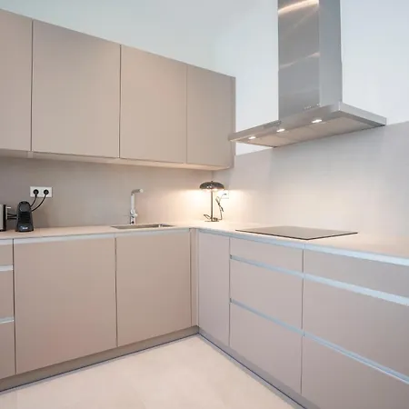 Daire Spaces Garden Condo-2 Bedrooms, 2 Bathrooms, Garden Terrace, Near Center, Sleeps Up To 6- Monthly Only *