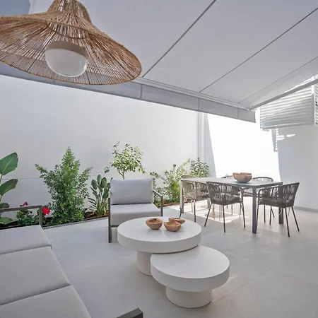 Daire Spaces Garden Condo-2 Bedrooms, 2 Bathrooms, Garden Terrace, Near Center, Sleeps Up To 6- Monthly Only *