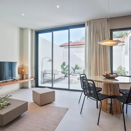 Spaces Garden Condo-2 Bedrooms, 2 Bathrooms, Garden Terrace, Near Center, Sleeps Up To 6- Monthly Only Daire Sitges